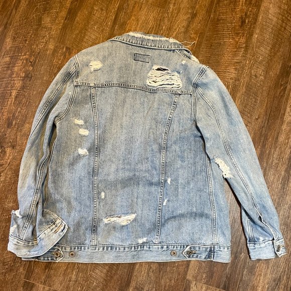 RARE! Lucky Brand Medium Distressed Denim Boyfriend Trucker Jacket - Picture 2 of 6